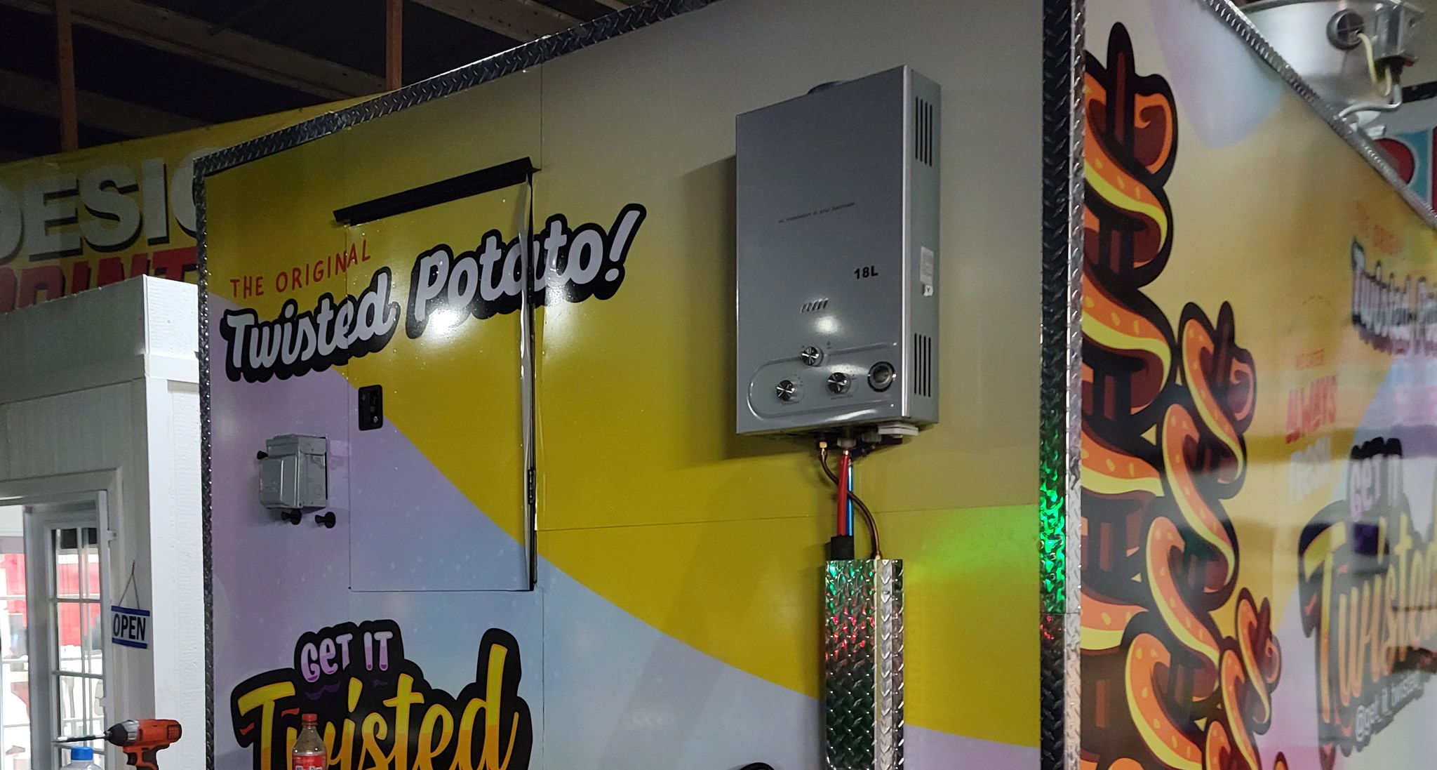 Tráiler de comida rotulado